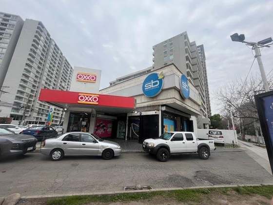 Centro comercial OXXO / Salcobrand, Av. Macul 3430 - TDD - Macul, Chile